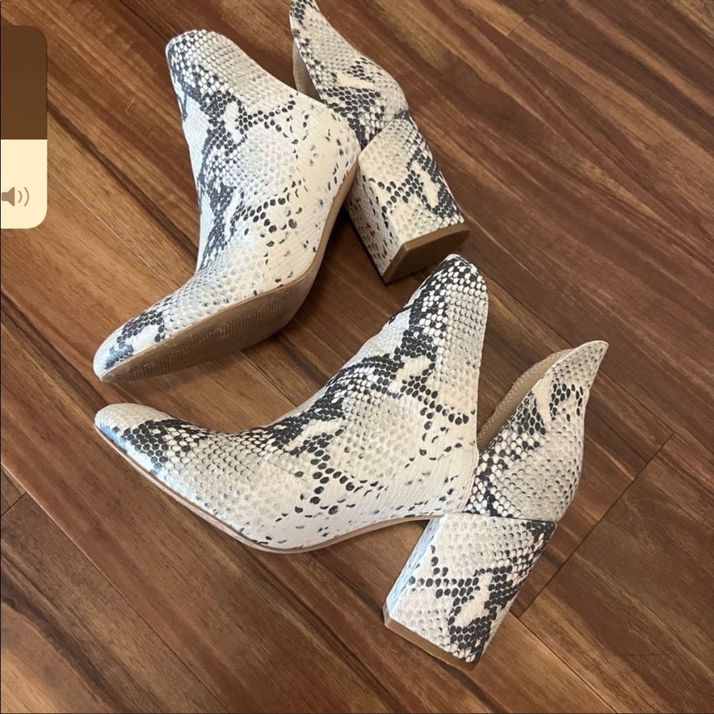 Steve Madden Snakeskin Bootie Size 10 - Picture 5 of 10